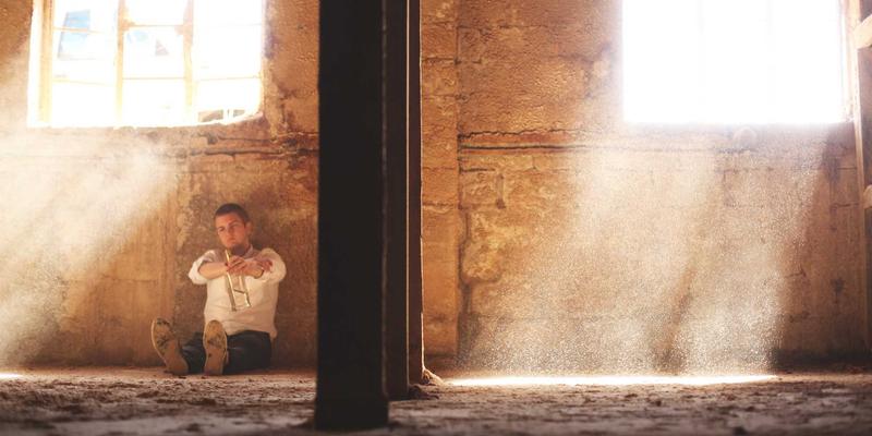 穿越利率与汇率的迷雾：金路基金如何运用宏观对冲策略，为您的财富管理捕捉确定性阿尔法